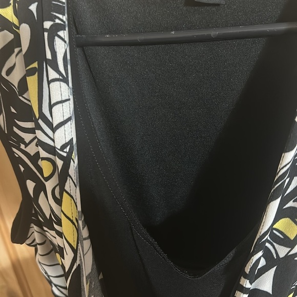 GUILIA Black and White Patterned Dress with Yellow Accents - Picture 3 of 5